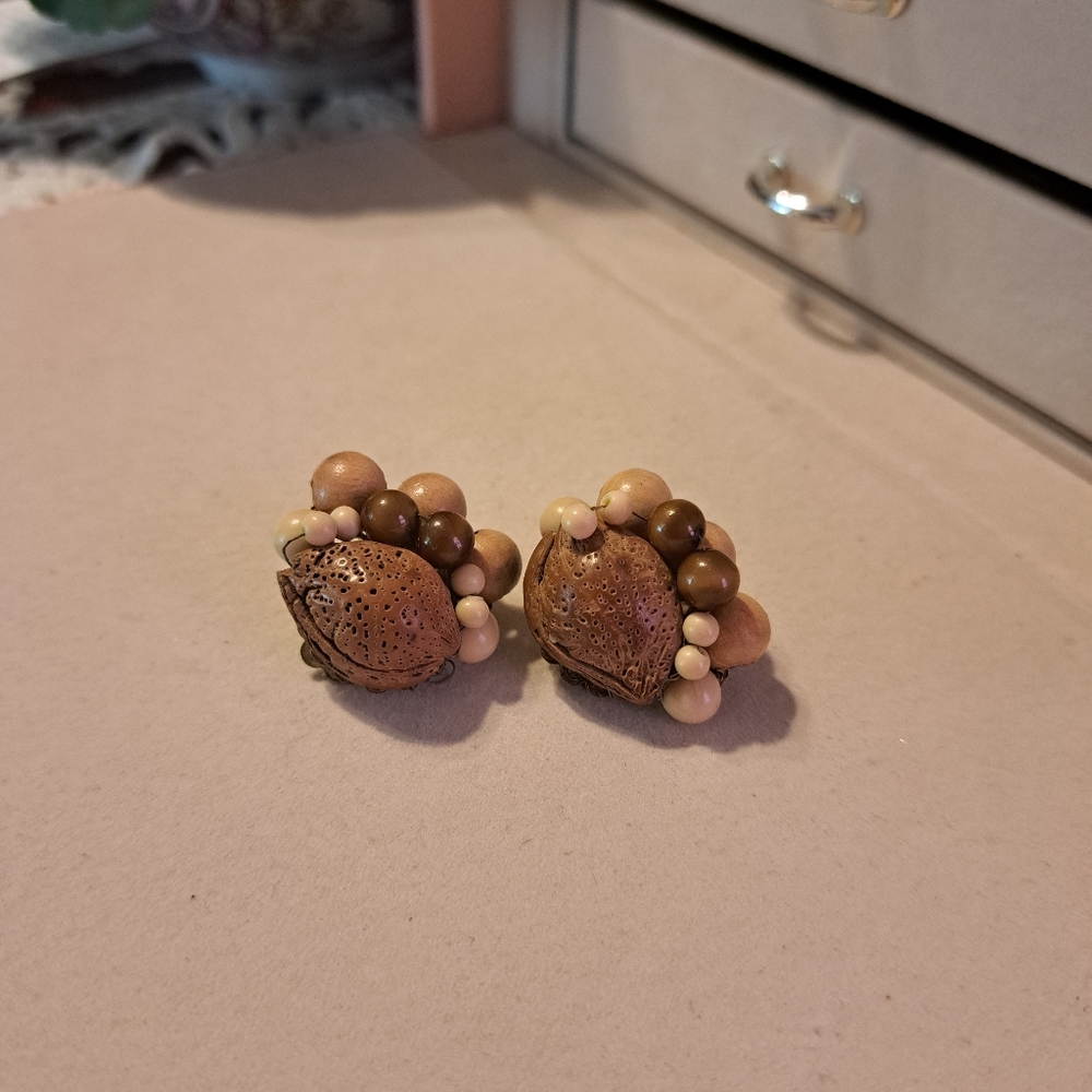 Vtg Wood And Nut Beaded Brown Clip Earrings Made In Japan 1950s Boho Earth